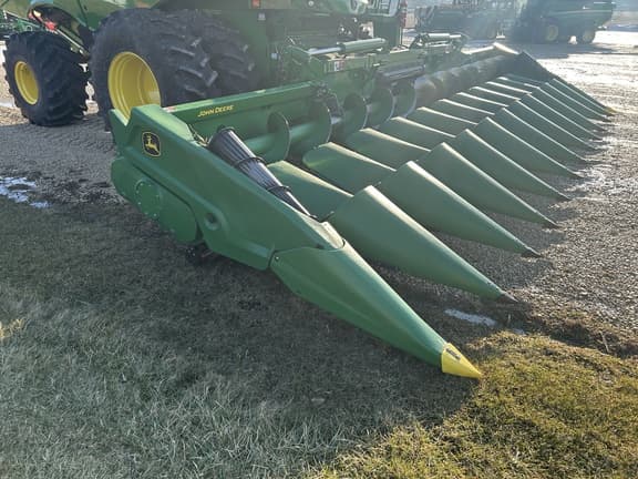 Image of John Deere C12F equipment image 2