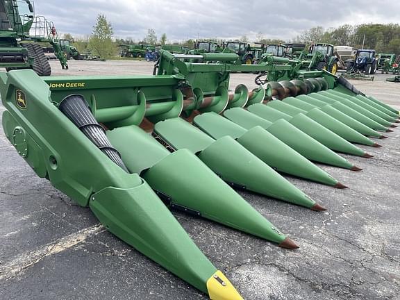 Image of John Deere C12F equipment image 2