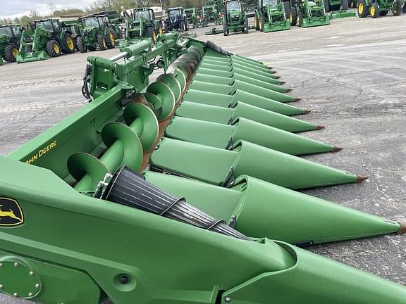 Image of John Deere C12F equipment image 4