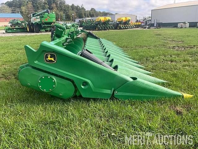 Image of John Deere C12F equipment image 4