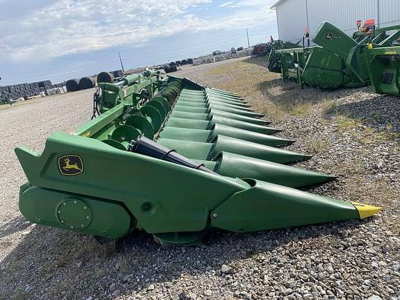 Image of John Deere C12F equipment image 2