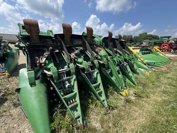 Image of John Deere C12F equipment image 3