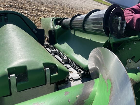 Image of John Deere C12F equipment image 4