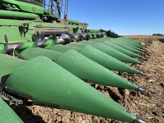 Image of John Deere C12F equipment image 2