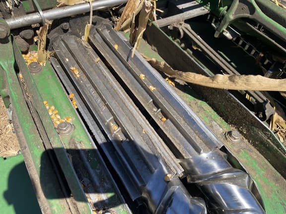 Image of John Deere C12F equipment image 3