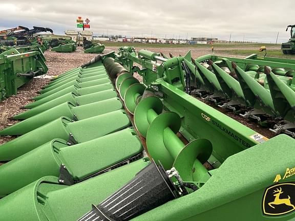 Image of John Deere C12F equipment image 1