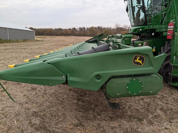 Image of John Deere C12F equipment image 1