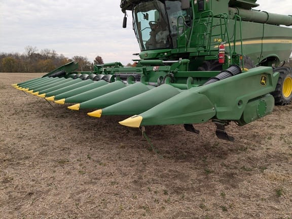 Main image John Deere C12F