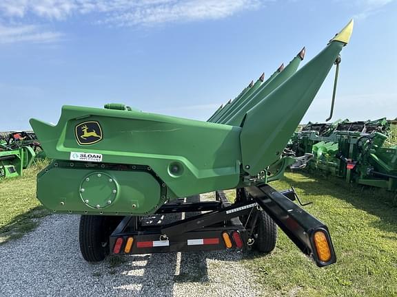 Image of John Deere C12F equipment image 3