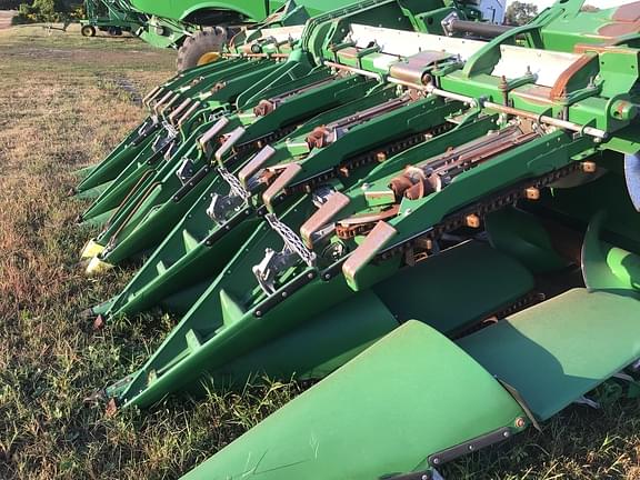 Image of John Deere C12F equipment image 3