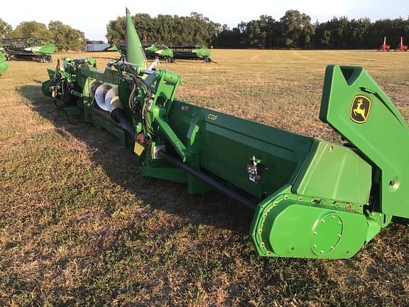 Image of John Deere C12F equipment image 3