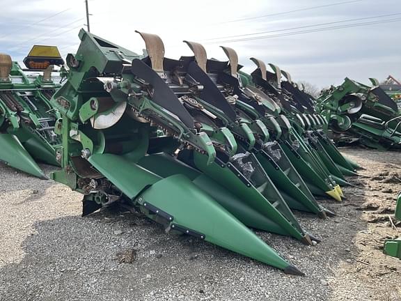 Image of John Deere C12F equipment image 3