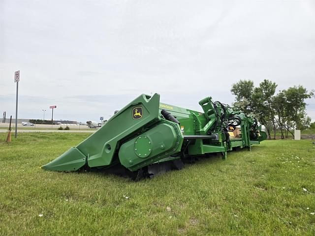 Image of John Deere C12F equipment image 3