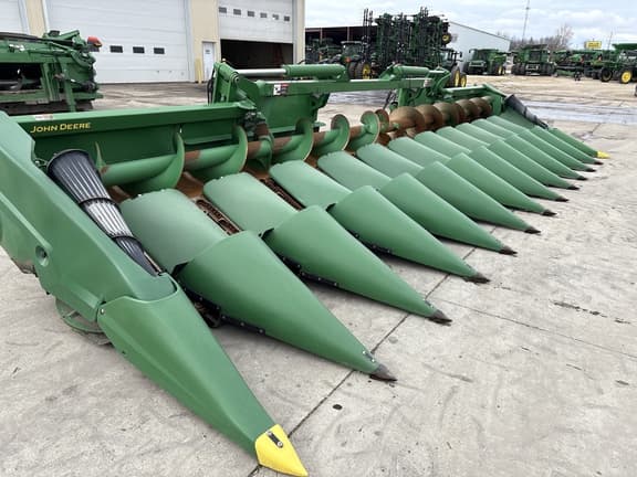 Image of John Deere C12F equipment image 3