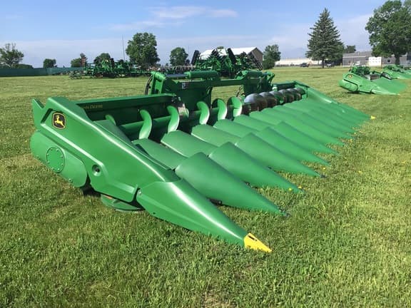 Image of John Deere C12F equipment image 2