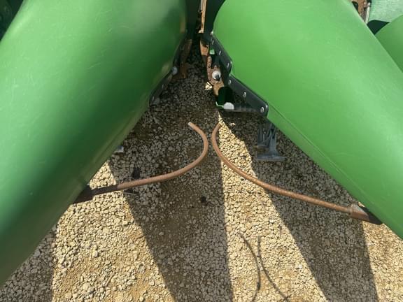 Image of John Deere C12F equipment image 3