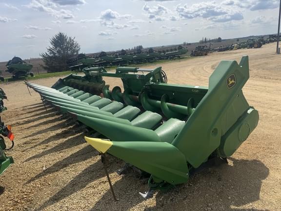 Image of John Deere C12F equipment image 4