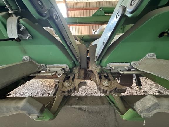 Image of John Deere C12F equipment image 4