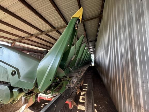 Image of John Deere C12F equipment image 3
