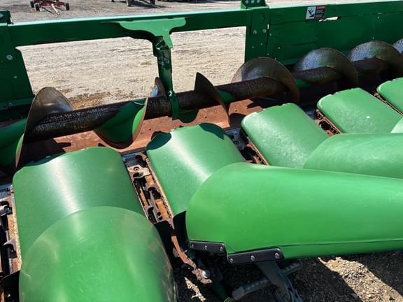 Image of John Deere C12F equipment image 3