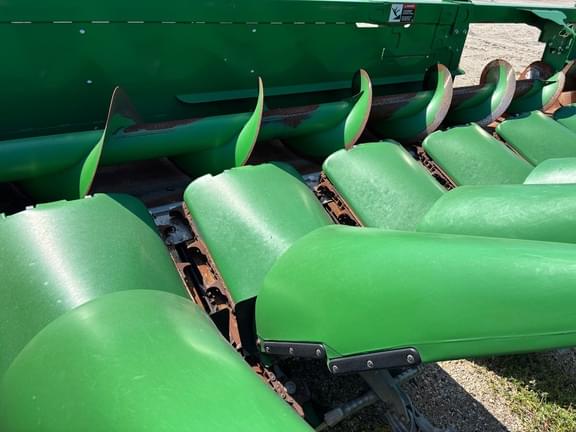 Image of John Deere C12F equipment image 4