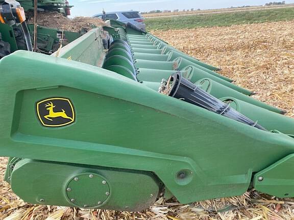 Image of John Deere C12F equipment image 4