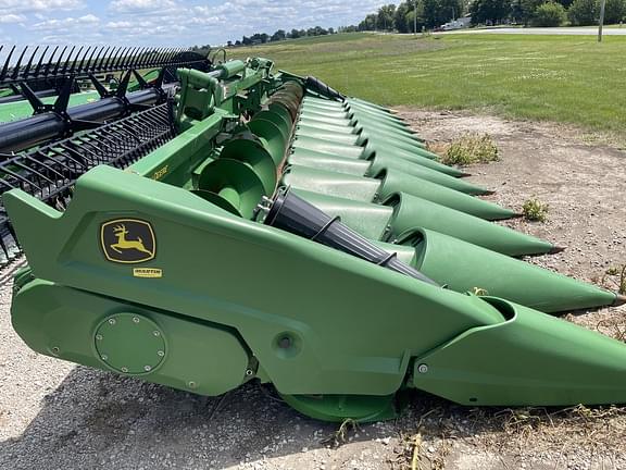 Image of John Deere C12F equipment image 3