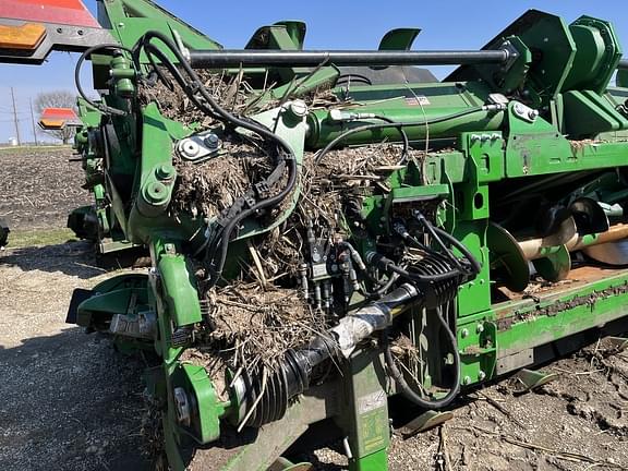 Image of John Deere C12F equipment image 4