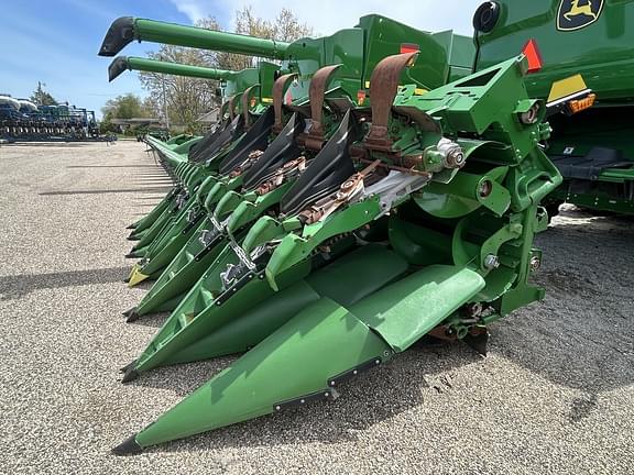 Image of John Deere C12F equipment image 4
