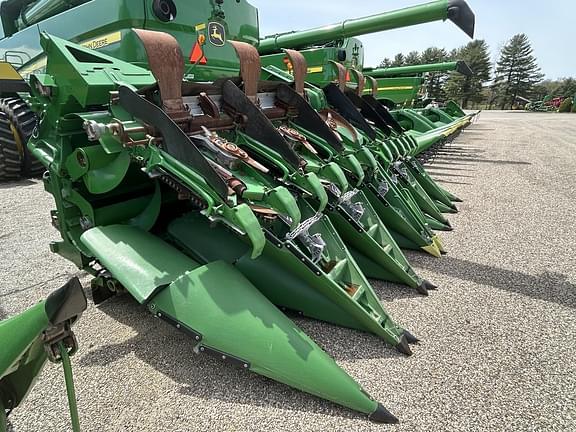 Image of John Deere C12F equipment image 3