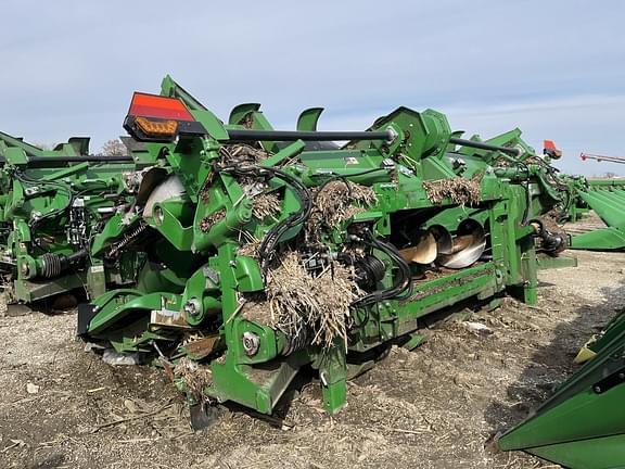 Image of John Deere C12F equipment image 3