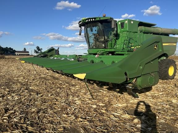 Image of John Deere C12R Primary image