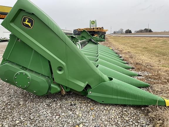 Image of John Deere C12R equipment image 3