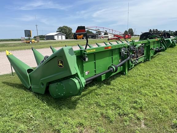 Image of John Deere C12R equipment image 4