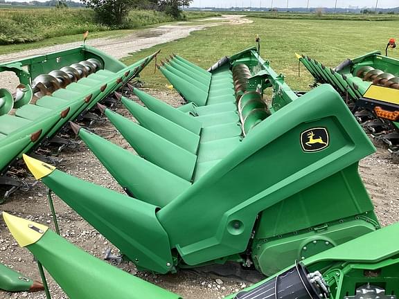 Image of John Deere C12R equipment image 4