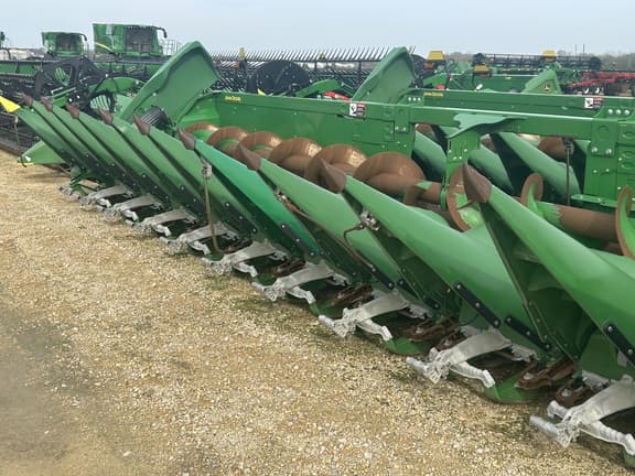 Image of John Deere C12R equipment image 4