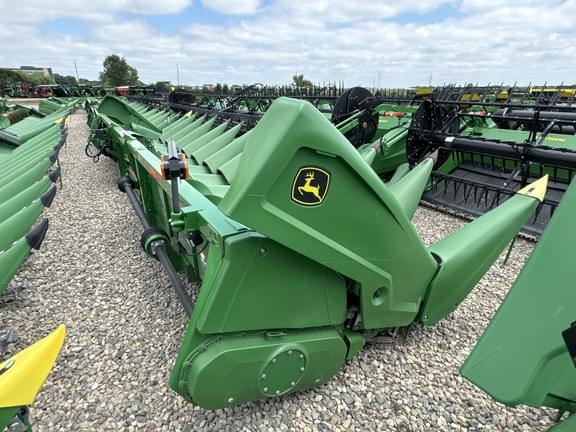 Image of John Deere C12R equipment image 4