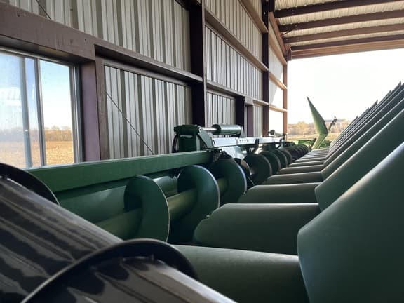 Image of John Deere C16F equipment image 3