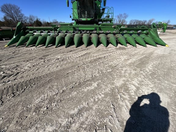 Main image John Deere C16F