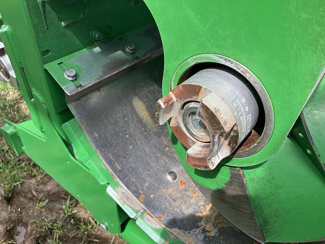 Image of John Deere C16F equipment image 3