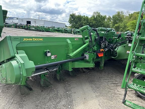 Image of John Deere C18F equipment image 3