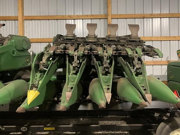 Image of John Deere C18F equipment image 4