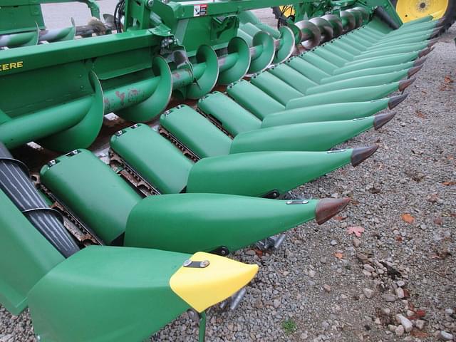 Image of John Deere C18F equipment image 1