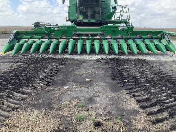 Image of John Deere C18F Primary image