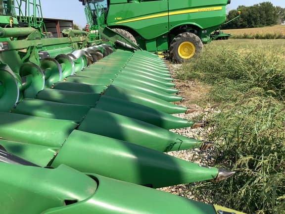 Image of John Deere C18F equipment image 2