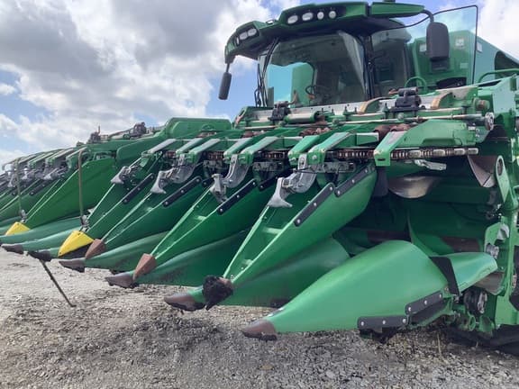 Image of John Deere C18F equipment image 4