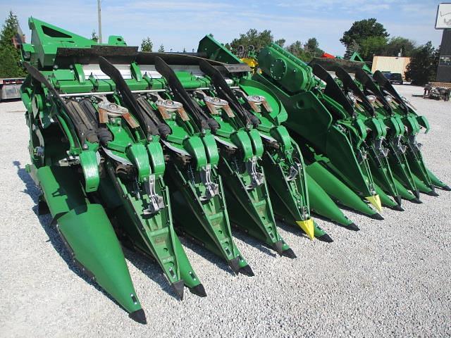 Image of John Deere C18F equipment image 2