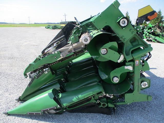 Image of John Deere C18F equipment image 4