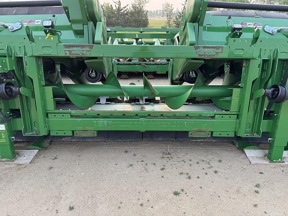 Image of John Deere C18F equipment image 4