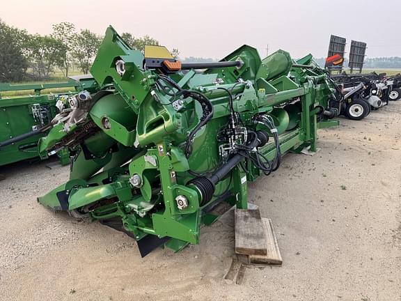 Image of John Deere C18F equipment image 3